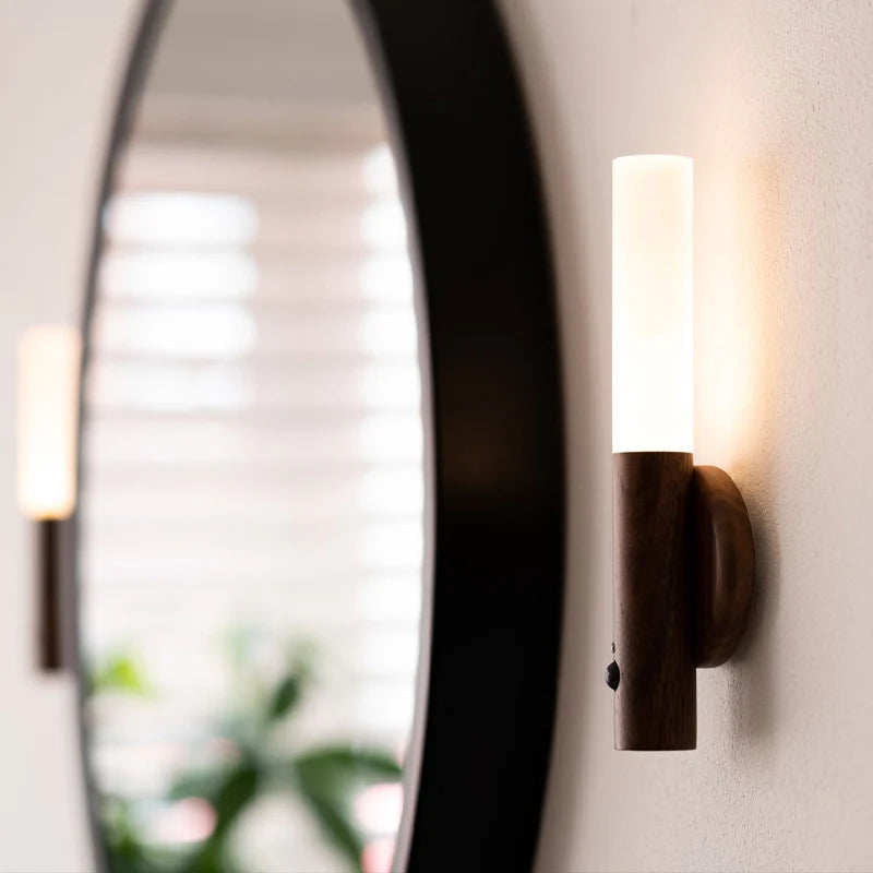 LÁMPARA CON SENSOR DE MOVIMIENTO DE PARED Y PORTÁTIL