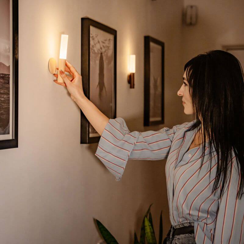 LÁMPARA CON SENSOR DE MOVIMIENTO DE PARED Y PORTÁTIL